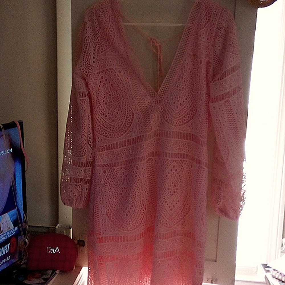 Knitted beachy style dress size medium pink long sleeve knitted dress